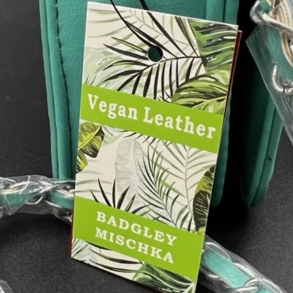 NWT Badgley Mischka V quilting crossbody detachable chain strap  BM-4156 green - Picture 7 of 9